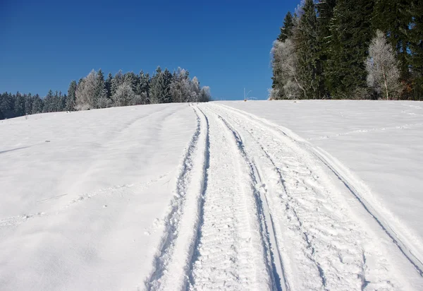 Snowmobile track on the slope — Stock Photo, Image