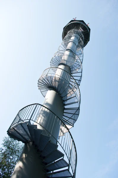 Torre de Vigia na floresta — Fotografia de Stock
