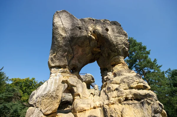 Скала с дырой в Рок-Тауне — стоковое фото