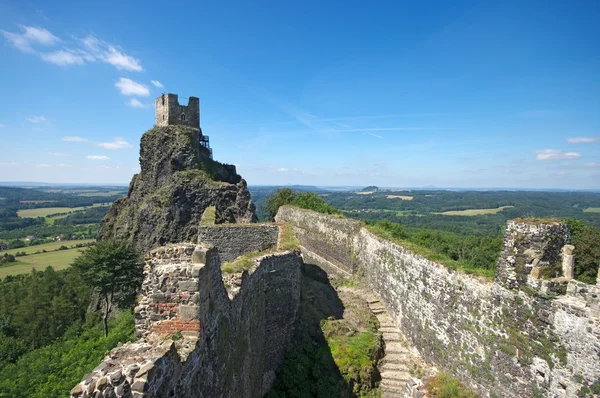 Ruiny zamku trosky w Czeskim Raju — Zdjęcie stockowe