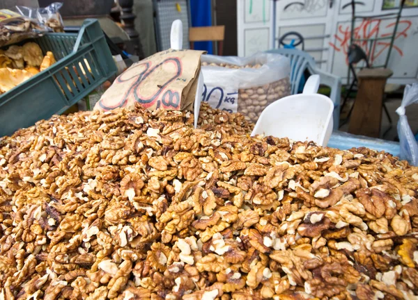 Nueces en el bazar —  Fotos de Stock