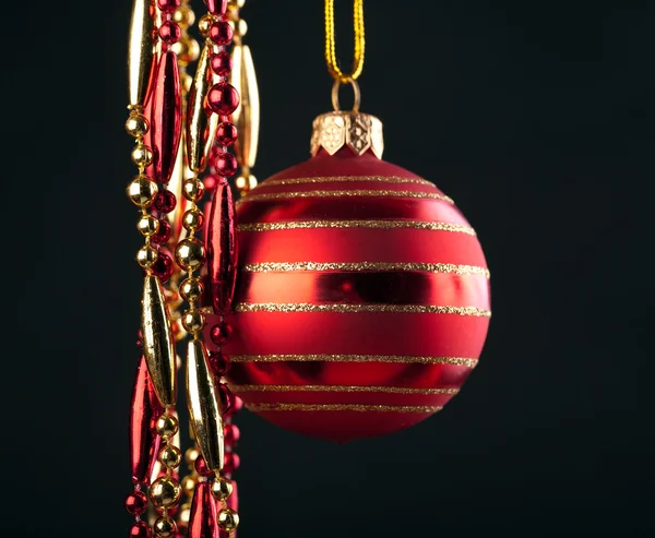 Roter Weihnachtsball — Stockfoto