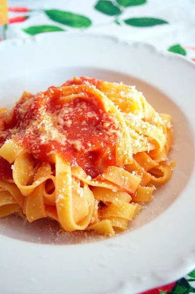 Pasta and tomatoes — Stock Photo, Image