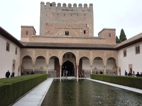 Udvar a alhambra, granada, Spanyolország — Stock Fotó