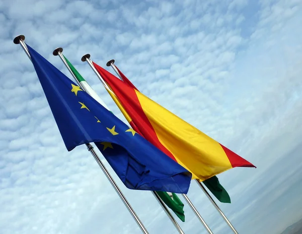 Bayrakları içinde alcazar, granada, İspanya — Stok fotoğraf