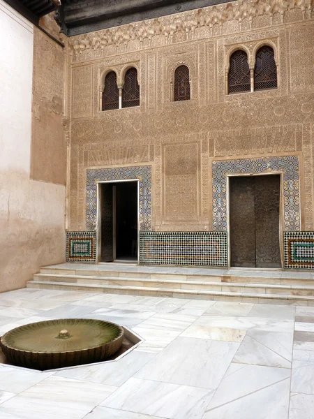 Pátio del cuarto dorado, Alhambra de Granada — Fotografia de Stock