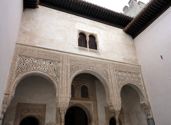 イスラム美術や建築、グラナダのアルハンブラ宮殿 — ストック写真