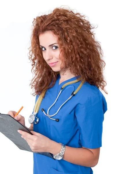 Ženský lékař drží schránky a usmívá se — Stock fotografie