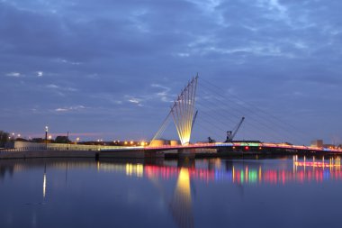 manchester Salford quays adlı köprü