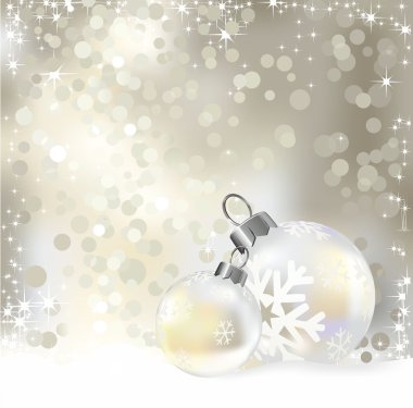 Gümüş arka plan ile kar üzerinde Noel topu
