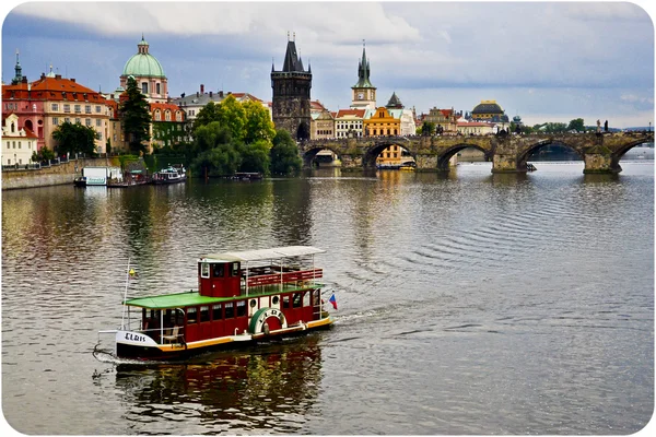 Karlsbrücke in Prag lizenzfreie Stockbilder