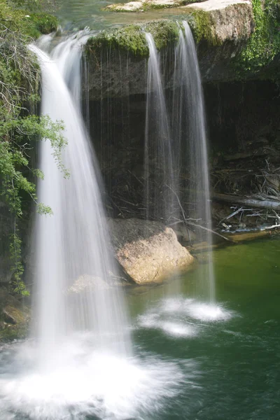 Wasserfall von pedrosa de tobalina — Stockfoto