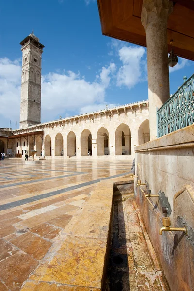 Den stora moskén i aleppo — Stockfoto