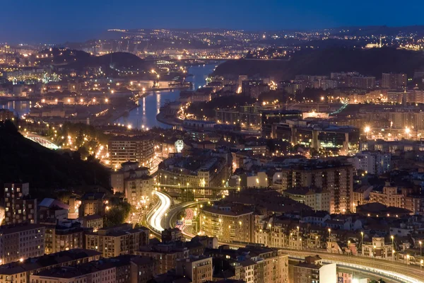 Ficando escuro na ria de Bilbao, Bizkaia, Espanha — Fotografia de Stock