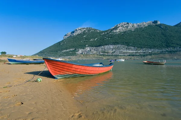 Båt i Oriaston, Cantabria, Spania – stockfoto