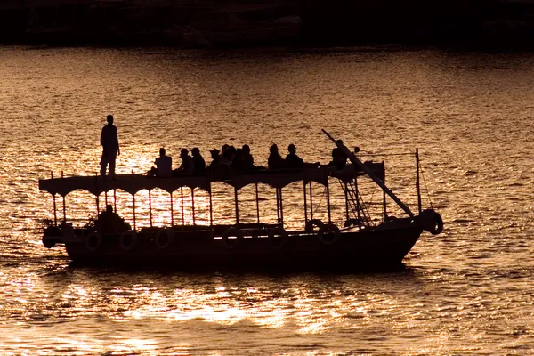 Βάρκα κατά την nilo, aswan, Αίγυπτος — Φωτογραφία Αρχείου