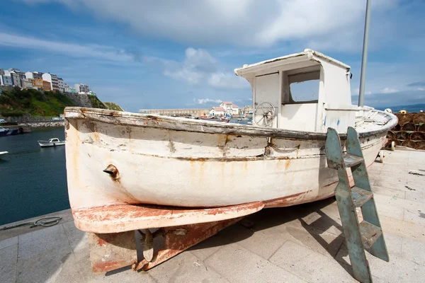 Barcos e lanchas em Malpica, La Coru=a, Espanha — Fotografia de Stock
