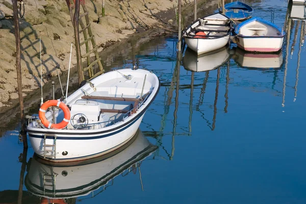 Boats in Orio´s river, Gipuzkoa, Spain — Stockfoto