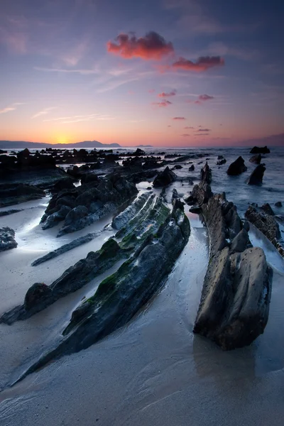 Oscurecer en la playa de Barrika, Bizkaia, España — Foto de Stock