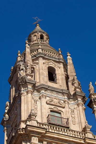 Zvonice katedrály salamanca, castilla y leon, Španělsko — Stock fotografie