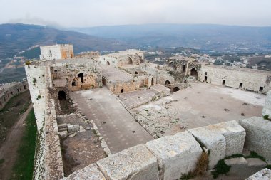 crac de los caballeros avlusu