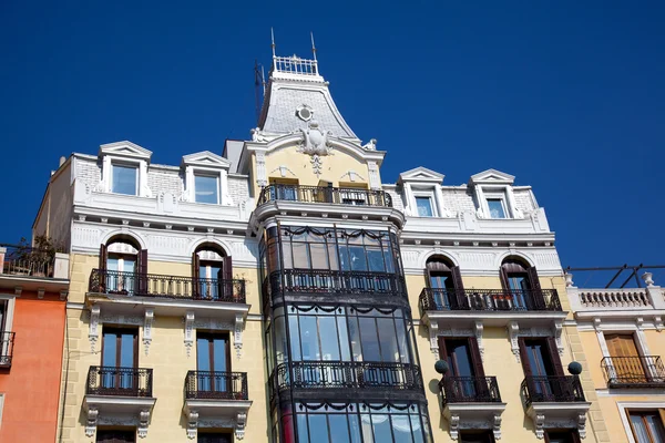 Immeuble sur la place d'oriente, Madrid, Espagne — Photo