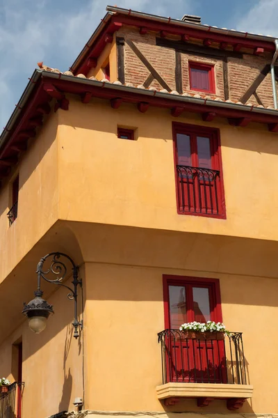 レオン、カスティーリャの典型的家 y レオン、スペイン — ストック写真