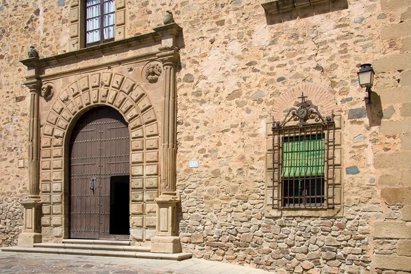 Старый квартал Касерес, Эстремадура (Испания) ) — стоковое фото