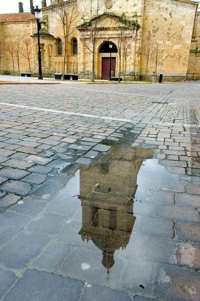 Reflection in the cathedral of Ciudad Rodrigo, Salamanca, Spain — Stock Photo, Image