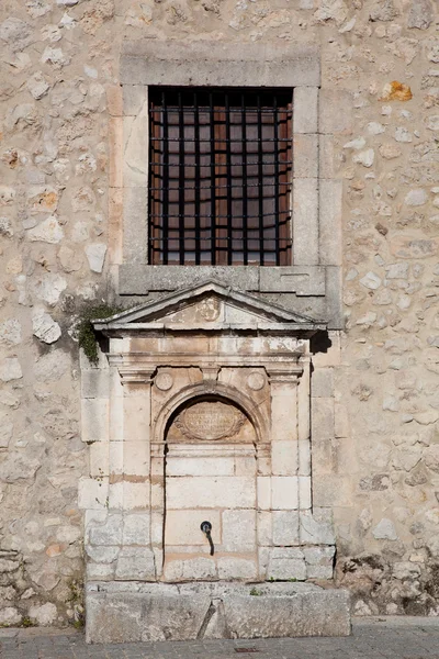 Huelgas，布尔戈斯，西班牙的修道院的喷泉 — Stockfoto