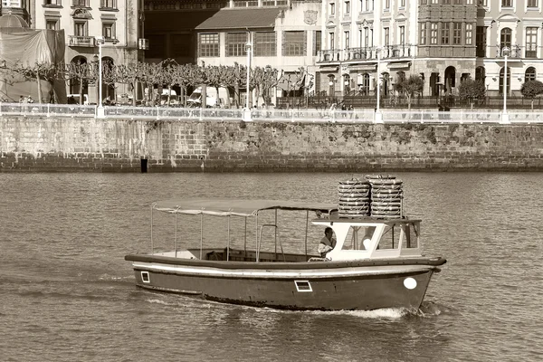 小船在毕尔巴鄂的 4，bizkaia，西班牙 — 图库照片