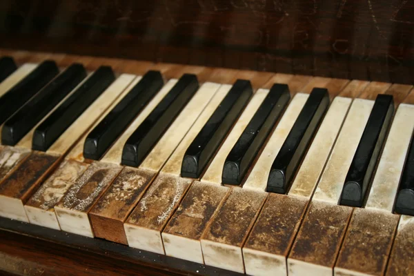 Velho piano — Fotografia de Stock