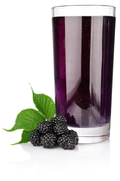 Ripe blackberry with green leaf and juice in glass — Stock Photo, Image