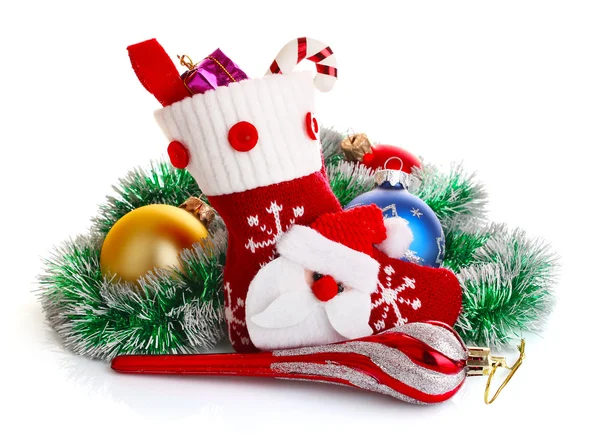 Рождественский носок с подарком и украшением — стоковое фото