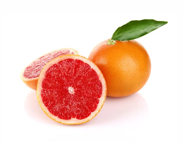 Paar rijpe sappige grapefruit met groen blad — Stockfoto