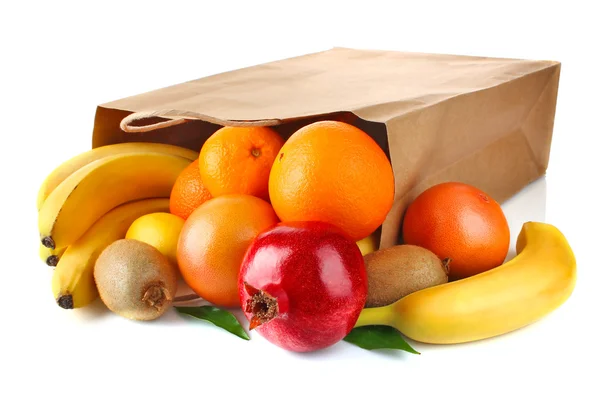 Saco de papel com fruta madura fresca — Fotografia de Stock