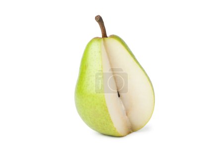 Poire fraîche juteuse coupée en tranches isolée sur fond blanc 