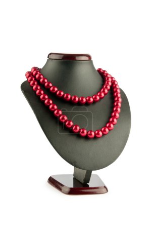 collier de perles isolé sur blanc