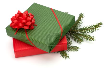 Cadeaux ornés isolés sur fond blanc 