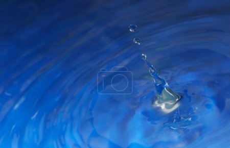 Chute tombant dans l'eau 