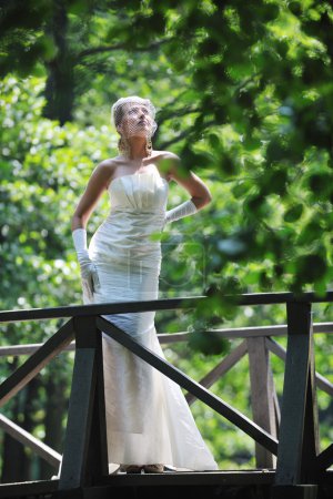 belle mariée en plein air 