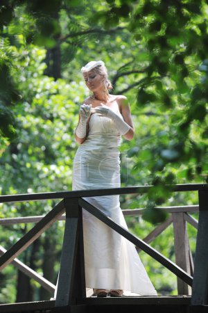 belle mariée en plein air 