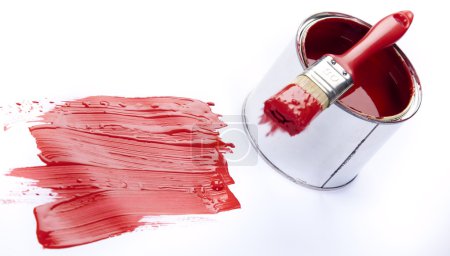 Peinture, canettes, pinceau 