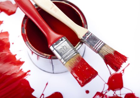 Peinture, canettes, pinceau 