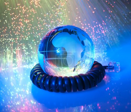 Style de technologie de carte du monde sur fond de fibre optique 