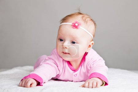Beutiful bébé fille en studio 