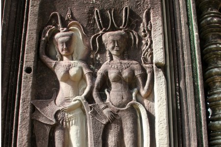 Deux apsaras 