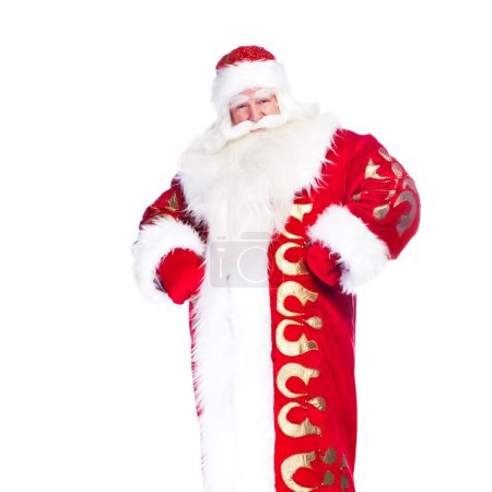 Portrait du Père Noël souriant isolé sur un fond blanc 