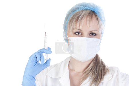 Médecin tenant une seringue