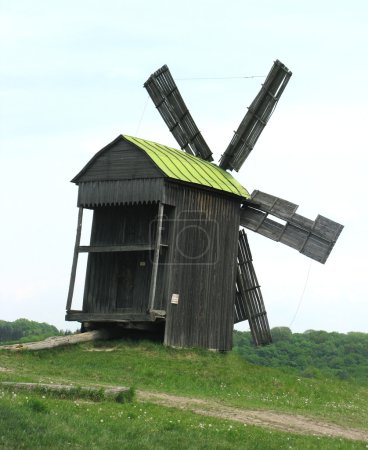 Ancien moulin à vent en Ukraine 
